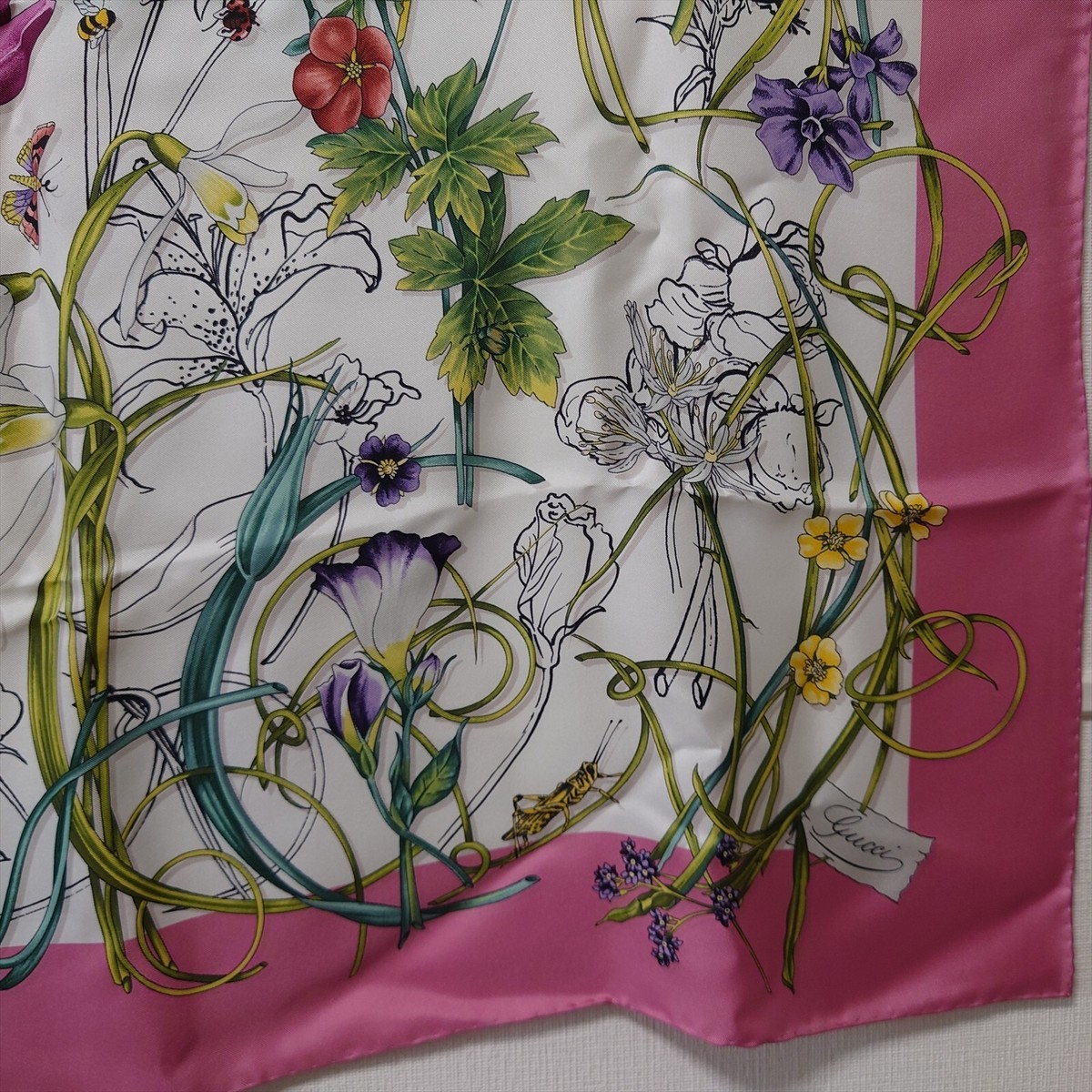 Gucci large scarf Silk square GUCCI Scarf 85cm 33″ floral