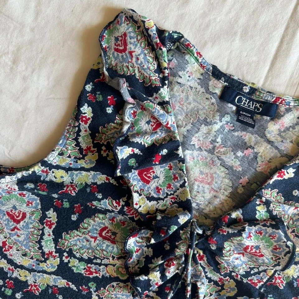 Camiseta sin mangas Chaps Ralph Lauren azul marino cachemir cuello en V con volantes y lazo talla S artística preppy Foto 2 de 4