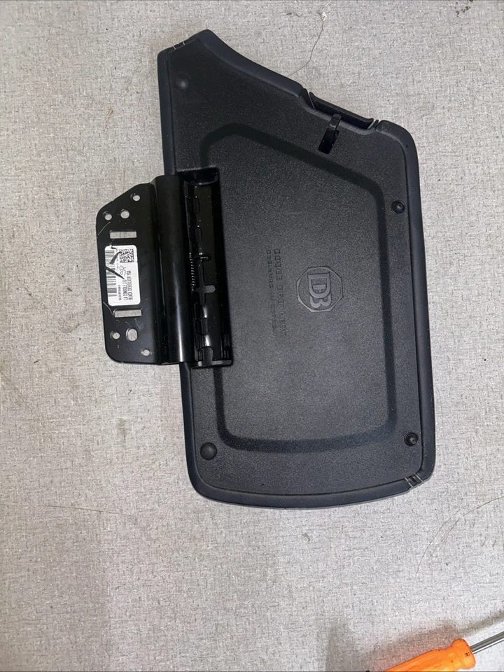 Dodge Challenger 2015-2023 OEM consola central reposabrazos tapa 5LE49YSAAG negro Foto 4 de 4