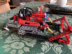 LEGO Technic 8272, two-in-one, Bulldozer & Snowmobile Set; 331 pc., adult Owned