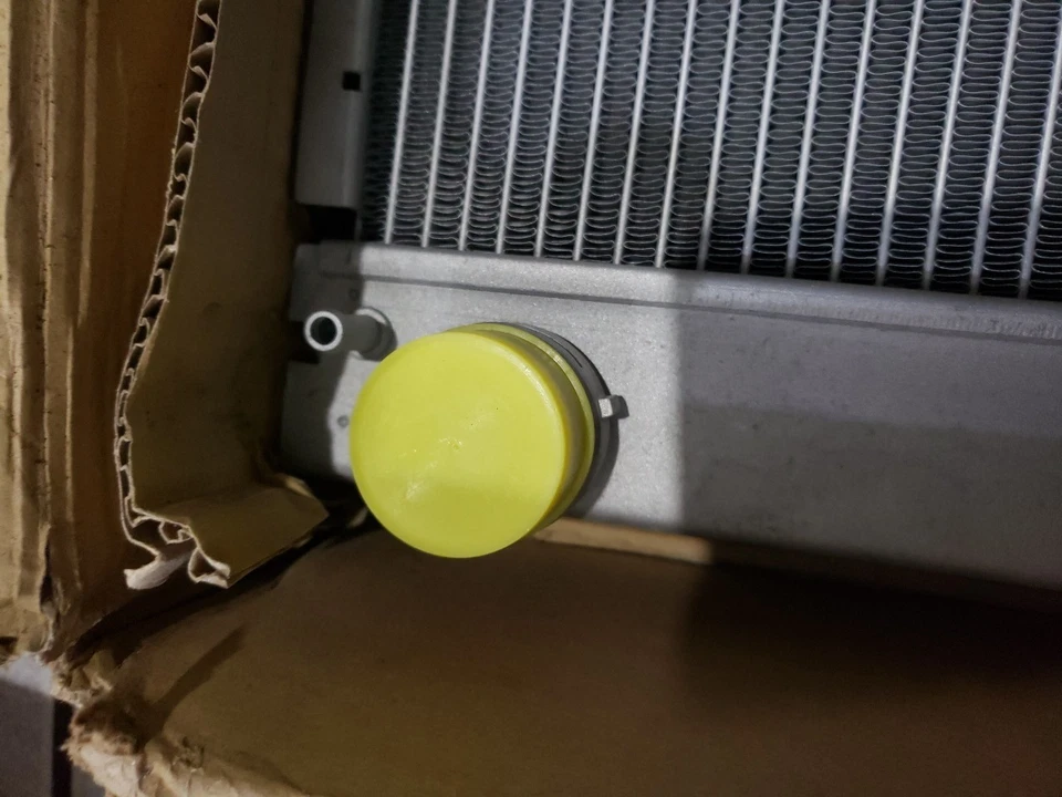 RADIADOR BMW ALUMINIO 2002-2010 para 525i 530i 528i 528xi 550i 645Ci 745i 745Li Foto 3 de 4