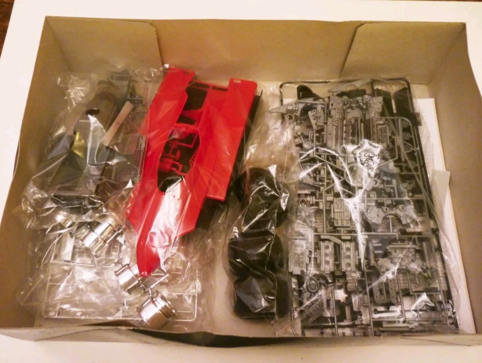 Ferrari 126 C2 Villeneuve kit Revell 1/12 - Immagine 3 di 4