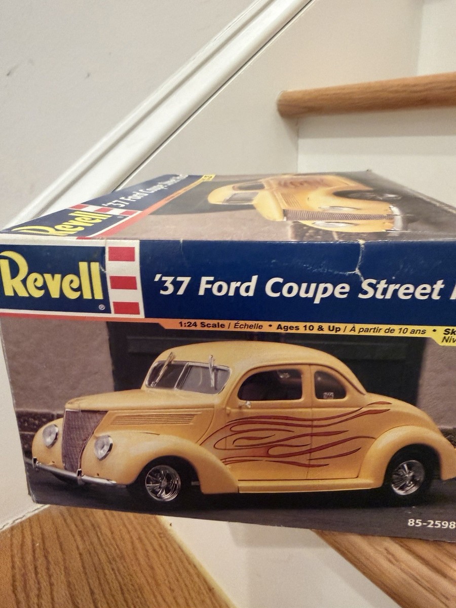 Revell 2598 1/24 Scale '37 Ford Coupe Street Rod Plastic Model Kit