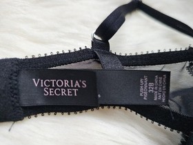 Victoria’s Secret Very Sexy Limited Edition Push-Up Bra Panty Set Swarovski 32B 