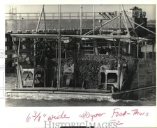 1993 Press Photo Seed Boat Heads to Oyster Beds Near Empire - nod08122