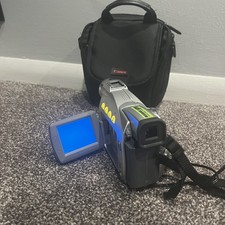Canon ZR70 MC MiniDV Camcorder Powers On with bag - For Parts/Repair