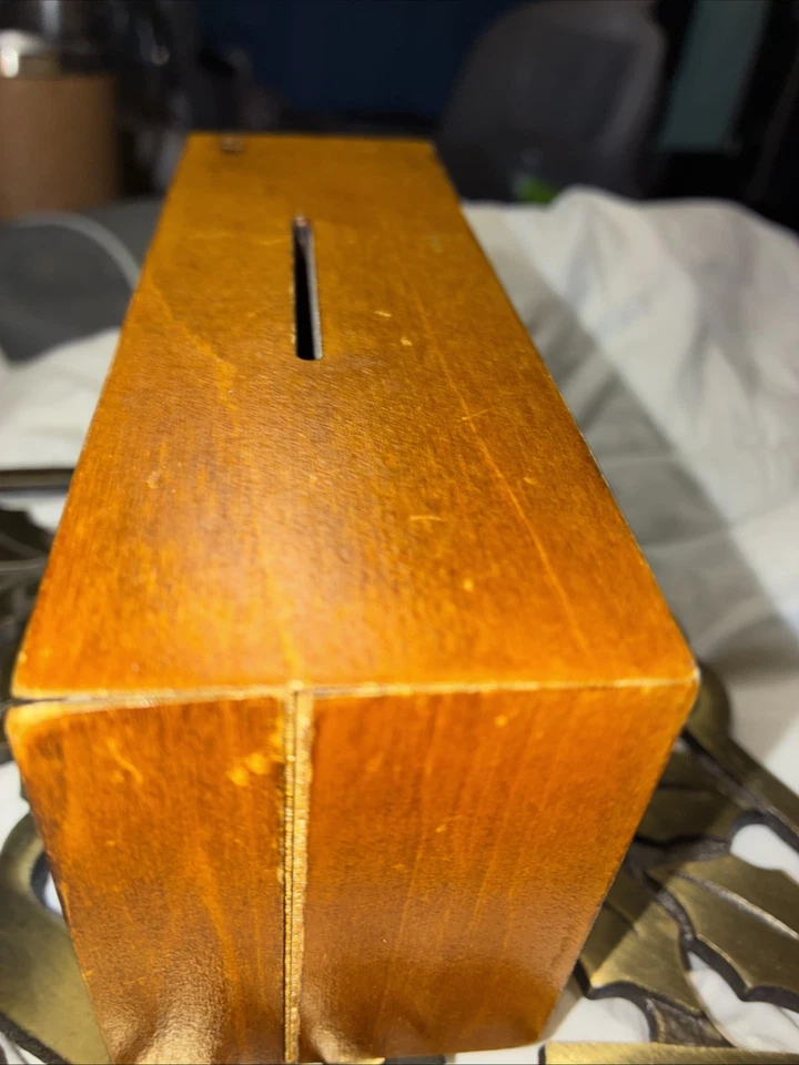 True Genius Pharos’s (banco de cambio ranurado) Tumba Madera Rompecabezas Rompecabezas Caja Foto 3 de 4