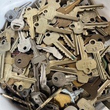 1 Lb Lot Of Misc Used Cut Keys House Business In Brass Silver Steel. 1 Lb Lot Of Misc Used Cut Keys House Business In Brass Silver Steel.