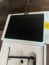 Wacom Intuos Wireless Graphics Drawing Tablet Medium Pistachio, New