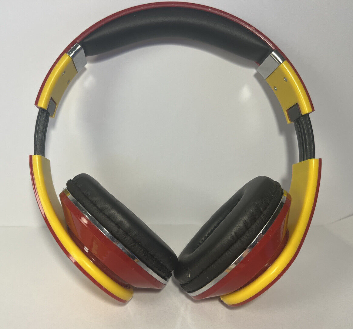 BEATS BY DR DRE - FERRARI Limited Edition Leather wired BEATS BY DR DRE - FERRARI Limited Edition Leather wired