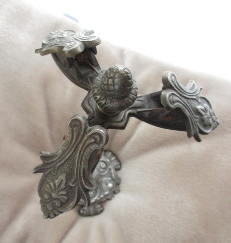 Vintage Victorian Metal Floral/Scroll 3-Spring Clip Glove Note Card Holder Stand - Picture 3 of 9