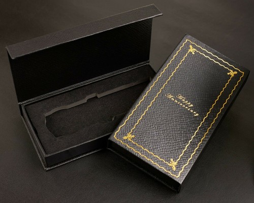 An unserem 5. Tapferkeitsmedaille zum Hochzeitstag aus Holz im Etui. Geschenk/Präsent. Gold - Bild 9 von 13