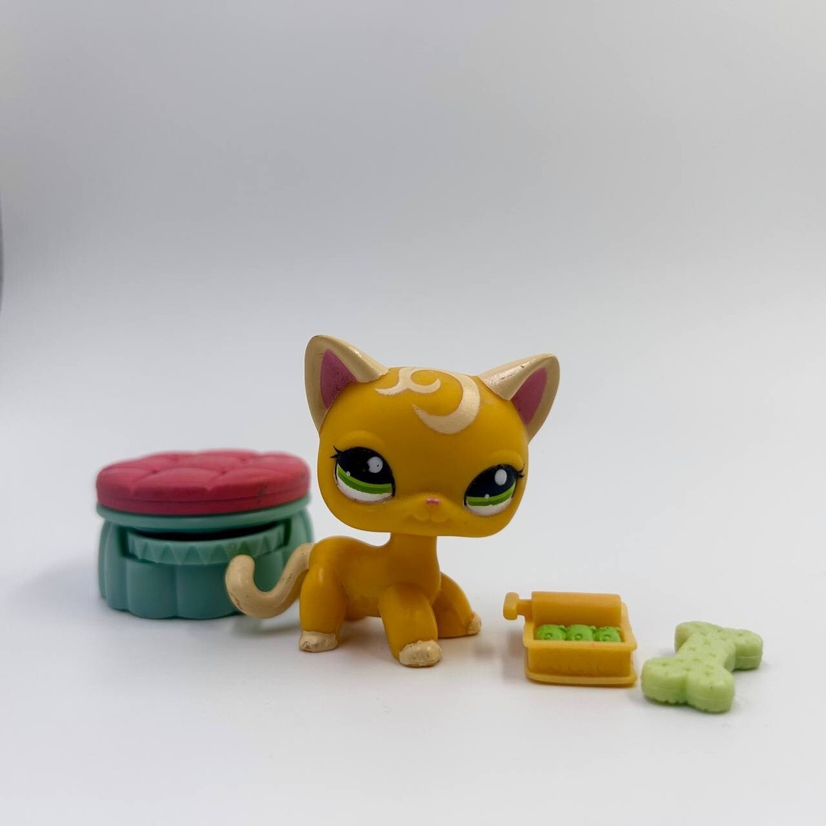 Authentic LPS Littlest Pet Shop Cat Shorthair #2194