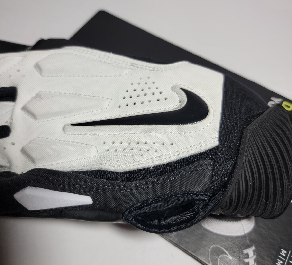 送料無料 新品 NIKE アメフト D-TACK 6.0 YOUTH L Youth L】NIKE D-TACK 6.0 GLOVE アメフト ラインマン グローブ