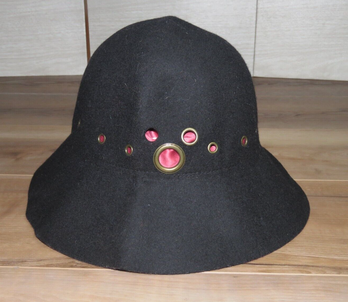 Disney Park Red Wool Minnie Roses band Cloche bucket hat size OSFM adult NWT Mickey Minnie Mouse Bucket Hat for Christmas Holiday Pattern  main image 3