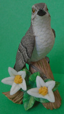 Figurine oiseau en porcelaine Lefton Nest Egg Collection MOCKINGBIRD 1991 #00247 Damag