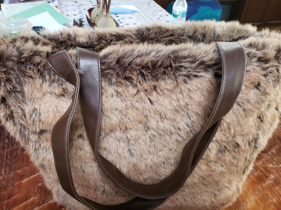 Bolso de hombro/cartera LG de piel sintética de colección 19"×11"×5 1/2", correas largas dbl NUEVO/recorte de precio Foto 2 de 4