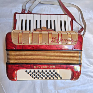 Very good Hohner Student IV 40 bass accordion accordion with case