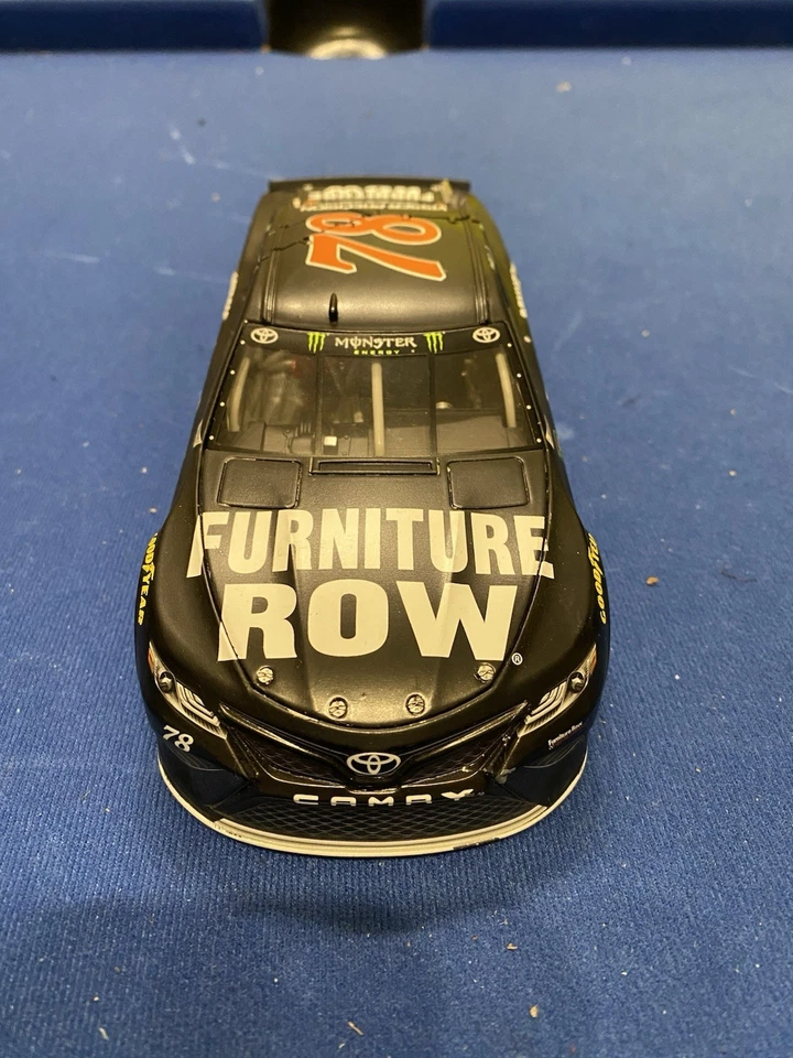 Martin Truex Jr. #78 2017 fila de muebles 1/24 NASCAR diecast sin caja/chips de pintura Foto 3 de 4