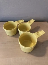 Tupperware Set of 3 Yellow Nesting Measuring Cups 1,  2/3, 3/4 cup