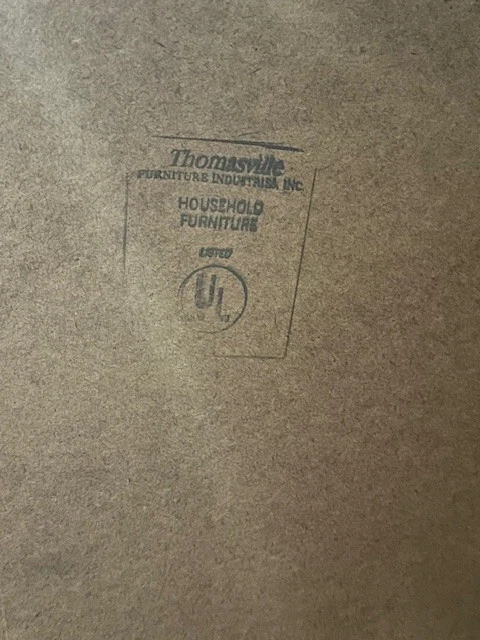 Thomasville China Cabinet-Solid Cherry Wood**LOCAL PICKUP ONLY** - Image 4 of 4