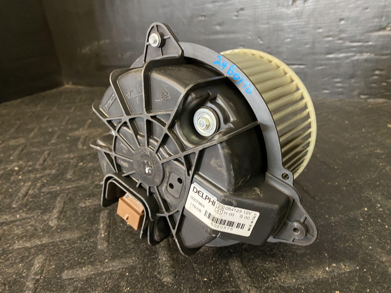 03-12 MASERATI QUATTROPORT A/C AIR HEAT HEATER HVAC BLOWER MOTOR ID 054123