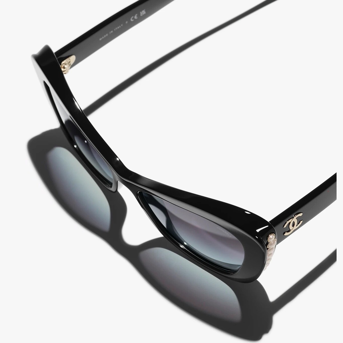 匿名配送★CHANEL★5481H C622 サングラス NEW CHANEL 5481 CAT-EYE PEARL SUNGLASSES BLACK & GOLD c.622