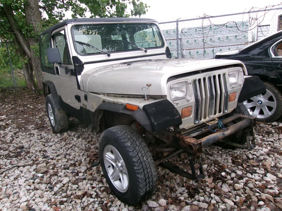 Used Front Drive Axle Assembly fits: 1995 Jeep Wrangler w/o ABS 4.11 ratio Front - Image 2 of 4