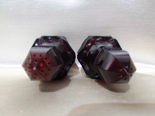 AVON 1876 Cape Cod Ruby Red Glass Salt/Pepper Shakers 4.5"H - Picture 3 of 5