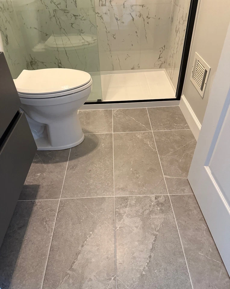 Azulejos nuevos en cajas - Azulejo de pared y piso de porcelana gris piedra Walden - 12 x 24  Foto 2 de 4