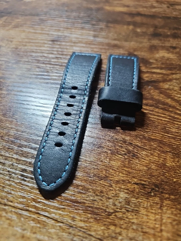 Correa de cuero Panerai 26/22 mm OEM corte crudo negro y azul hebilla Tang hecha en Austria Foto 4 de 4