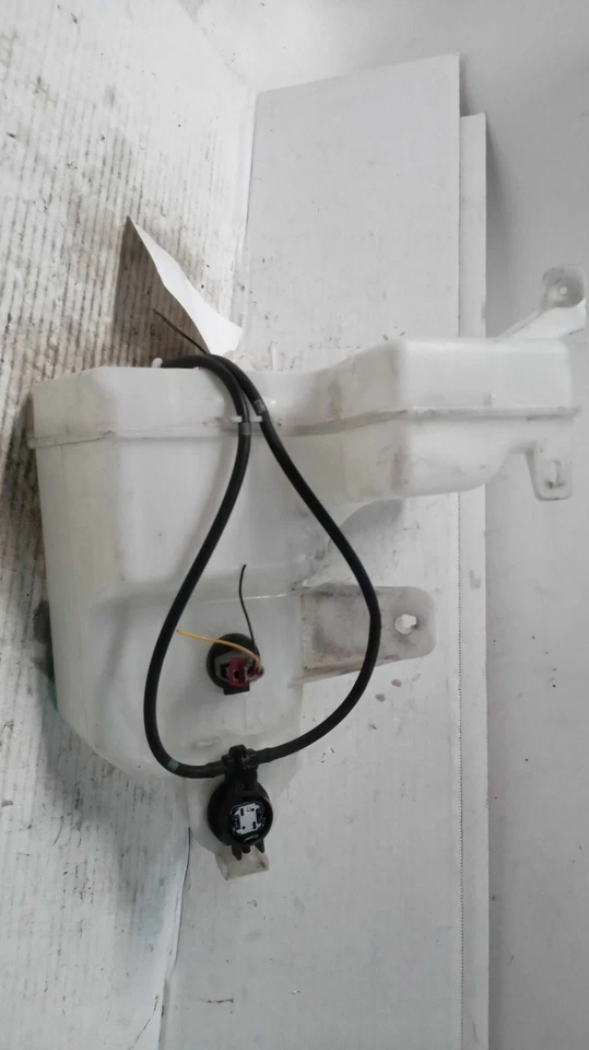 Used Washer Fluid Reservoir fits: 2015 Nissan Rogue VIN 5 1st digit USA built w/ Foto 2 de 4