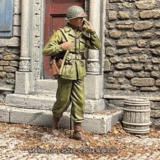 W.Britain 25248 U.S. Infantryman Walking with SCR-536  (Britains)