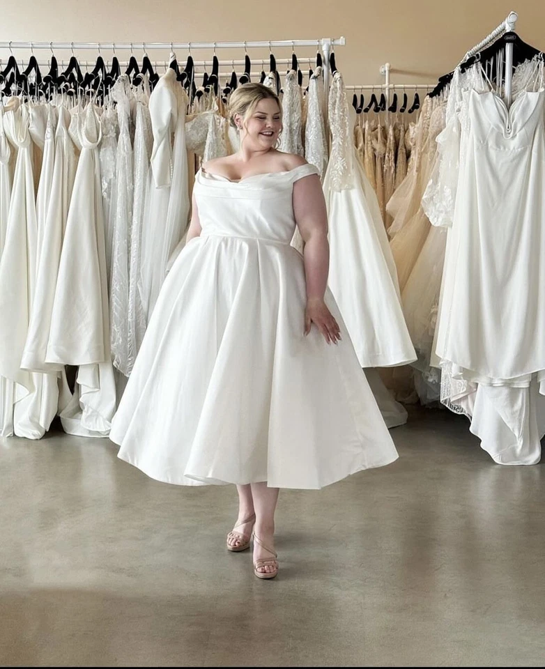 Vestidos de novia cortos talla grande hasta el té fuera del hombro satinado línea A vestido de novia Foto 4 de 4