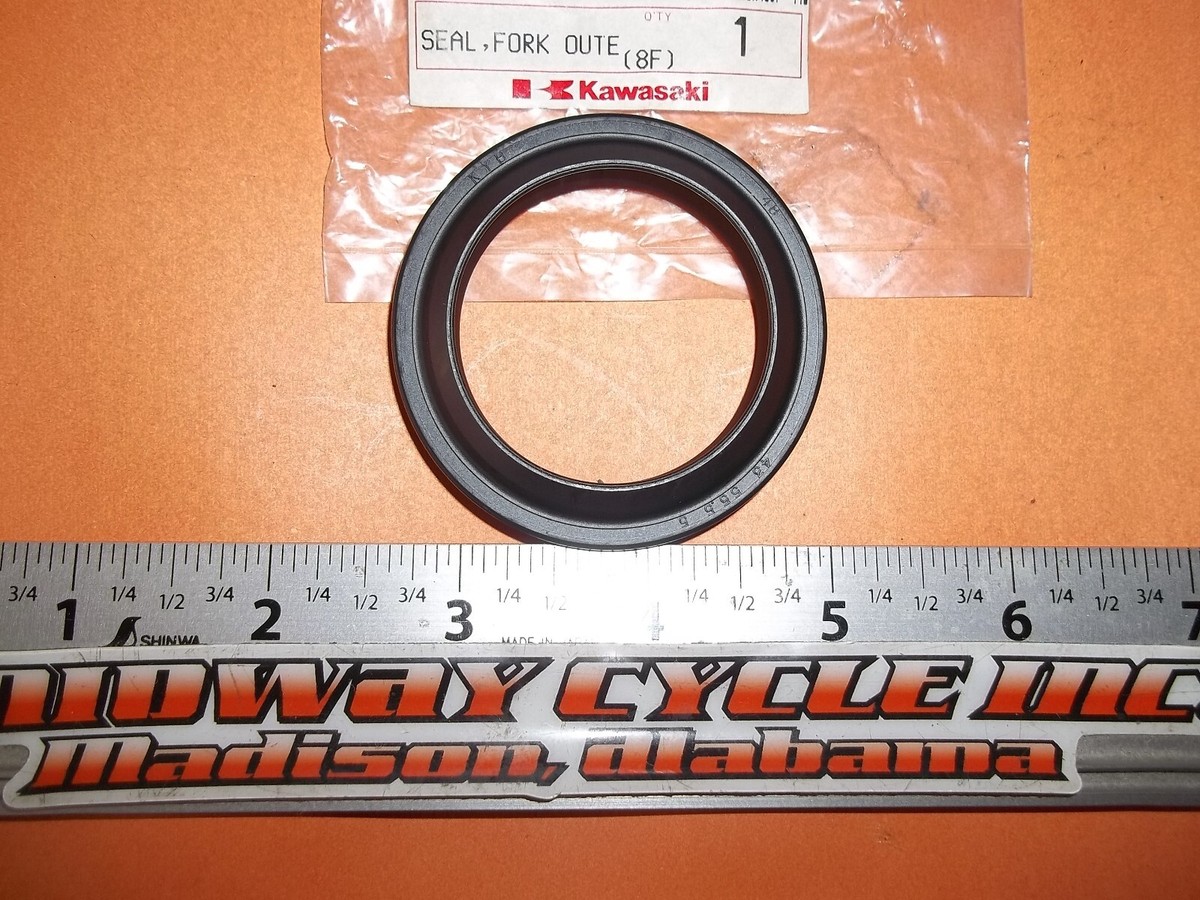 KAWASAKI 90 - 01 ZX11 NINJA NOS OEM OUTER FORK TUBE SEAL 92093