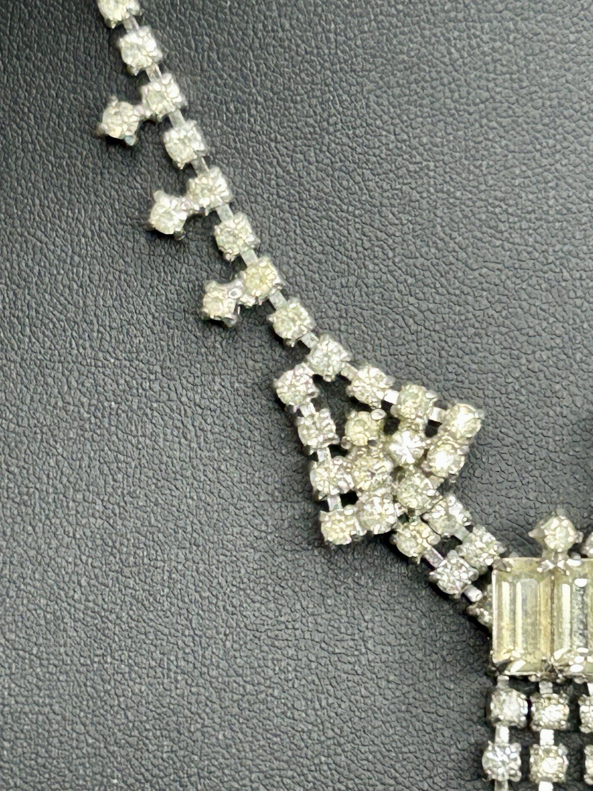 Vintage Unsigned Clear Rhinestone Silvertone Emer… - image 5