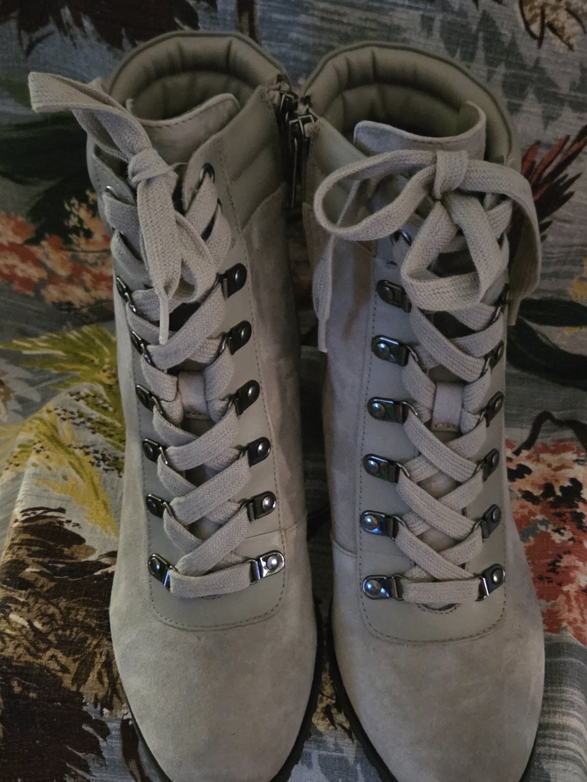 White House Black Market  Regan Contrast MH Bot  Dove Grey Size 8 M