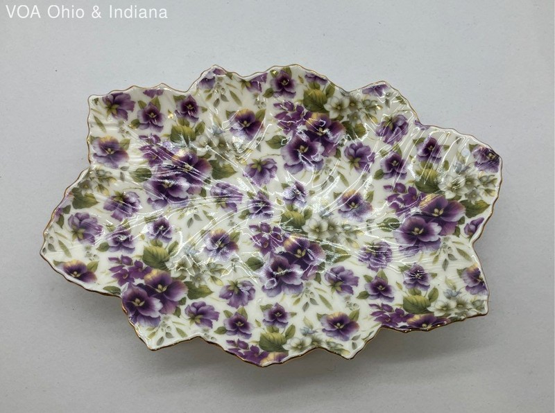 Purple Pansy Floral Decorative Plate Leaf Shaped Trinket Dish Gold Trim