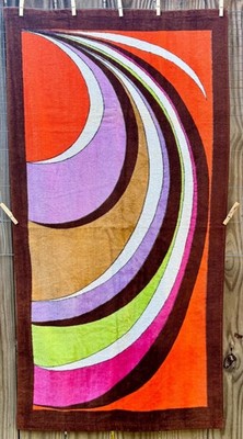 * 1960 s Vtg. Emilio Pucci Cotton Bath Towel Geometric Pattern ** NEVER USED **