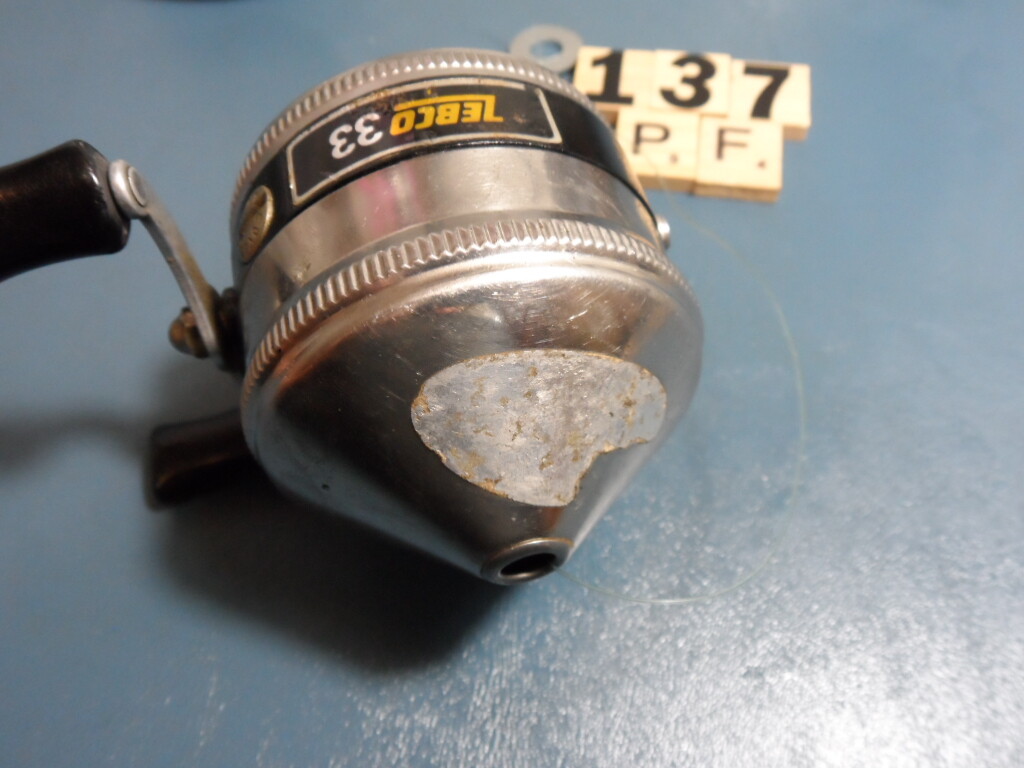 U0137 PF VINTAGE ZEBCO MODEL 33 FISHING REEL METAL FOOT MADE IN