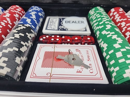 Professional 300-Piece Poker Set in Lockable Aluminum Case - Picture 5 of 13