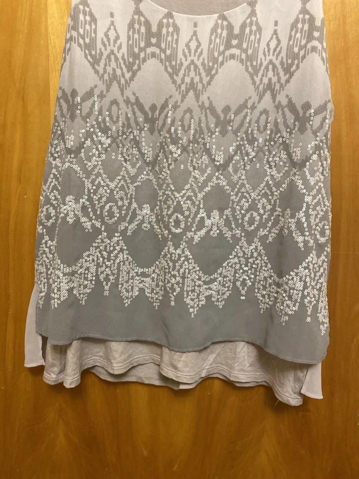 Camiseta sin mangas Express para mujer espalda cruzada lentejuelas gris fluido/plateado talla M Foto 4 de 4