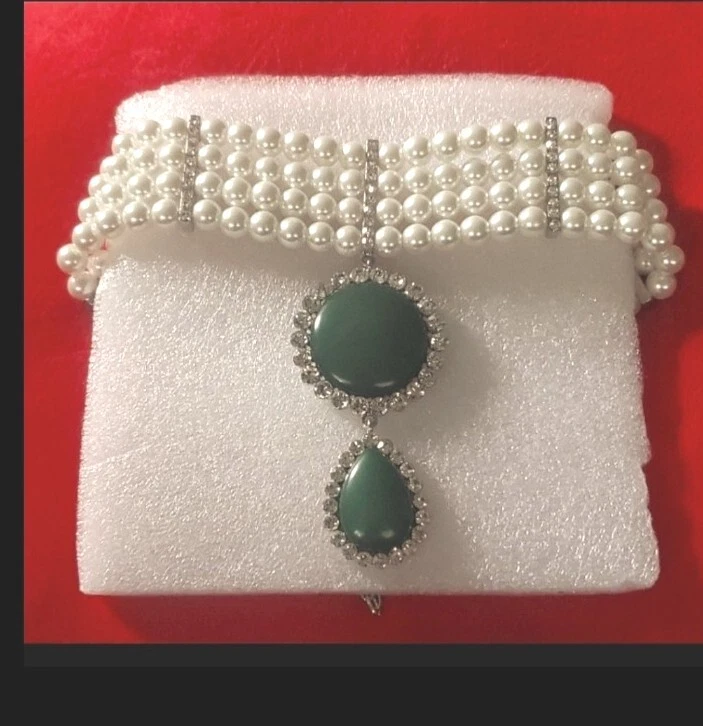 Ожерелье с подвеской из усиленного зеленого кварцита, стеклянного жемчуга, австийского хрусталя - Изображение 2 из 4