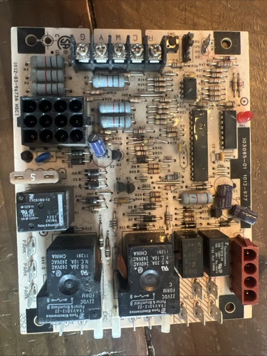 Honeywell LENNOX 103085-01 Furnace Control Circuit Board 1012-977