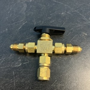Swagelok B-42XTS4 Ball Valve 3 Way 2500psi Fitting Guaranteed