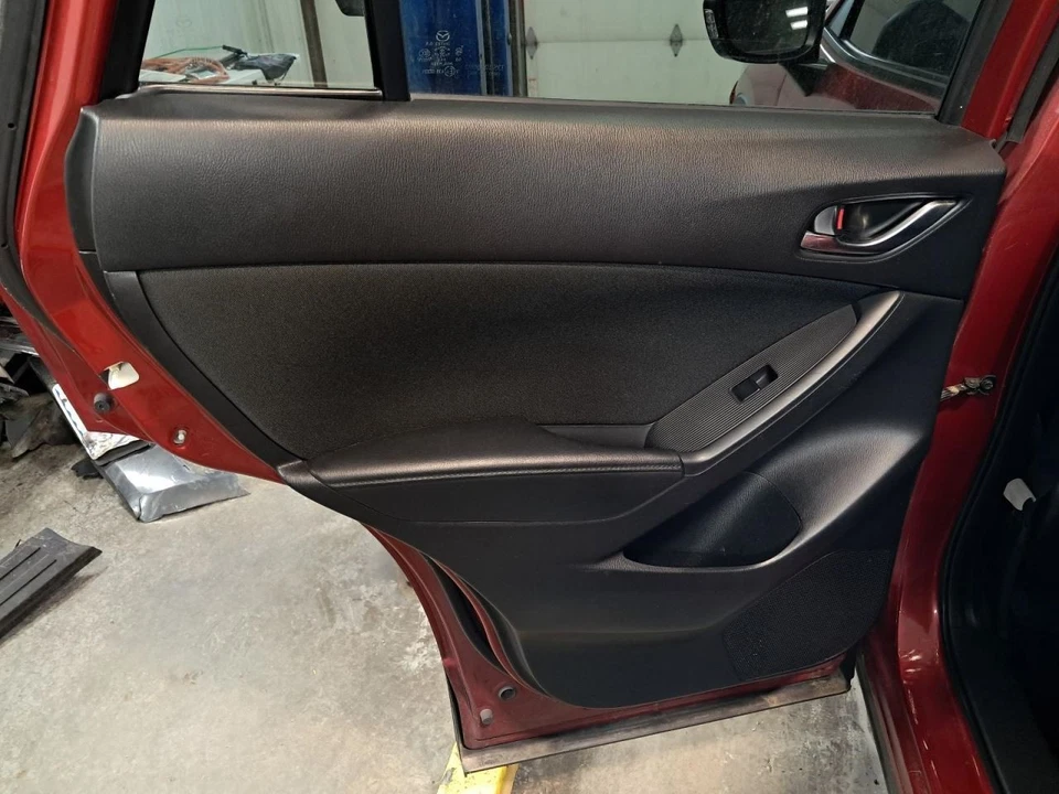 2014 Mazda CX-5 Left Rear Door Panel Trim Black Used OEM 419470 Foto 2 de 4
