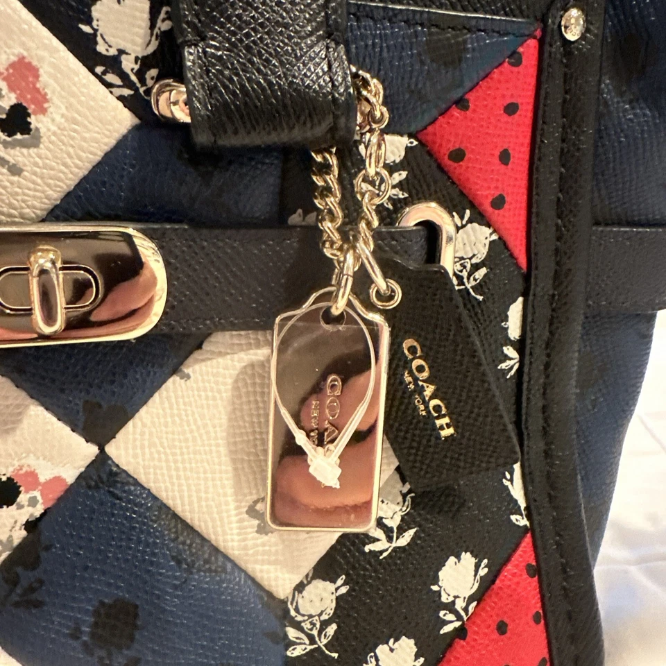 BOLSO DE MANO/BOLSO DE HOMBRO COACH SWAGGER 27 PATCHWORK Rojo Blanco Y Azul Foto 3 de 4