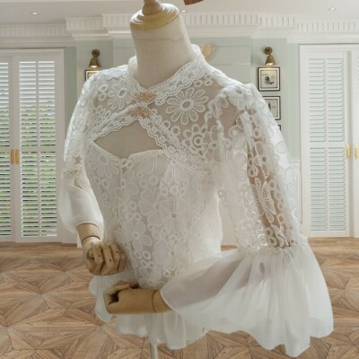 Lolita Bluse Shirt Spitze Netz Oberteil Blumen ausgehöhlt Rüschenärmel schmal weiß