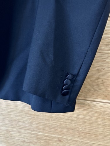 HUGO BOSS Shawl Tuxedo Jacket, Model Sky 1 Gala 1 Size 40R Black EUC 100% Wool - Picture 3 of 6