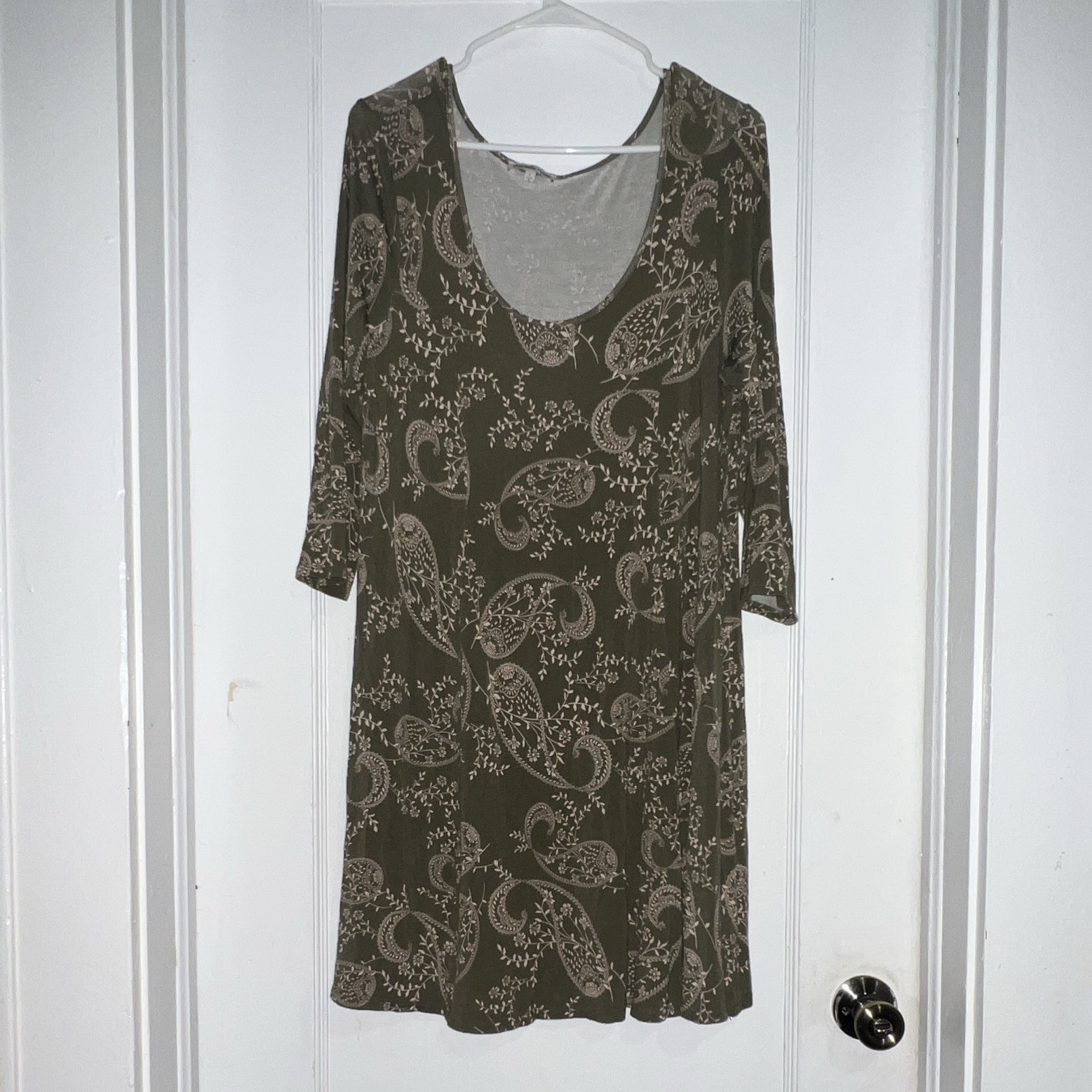 Charlotte Russe Green/Beige Paisley Scoop Neck 3/4 Sleeve Shift Dress Womens L
